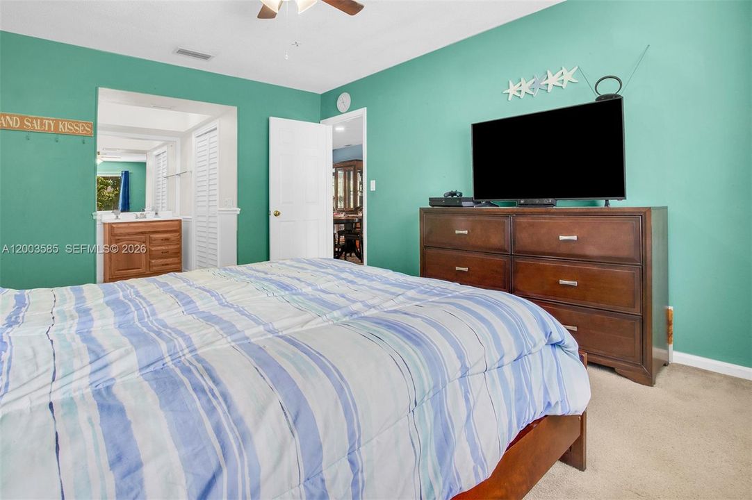 SEPARATED PRIMARY BEDROOM