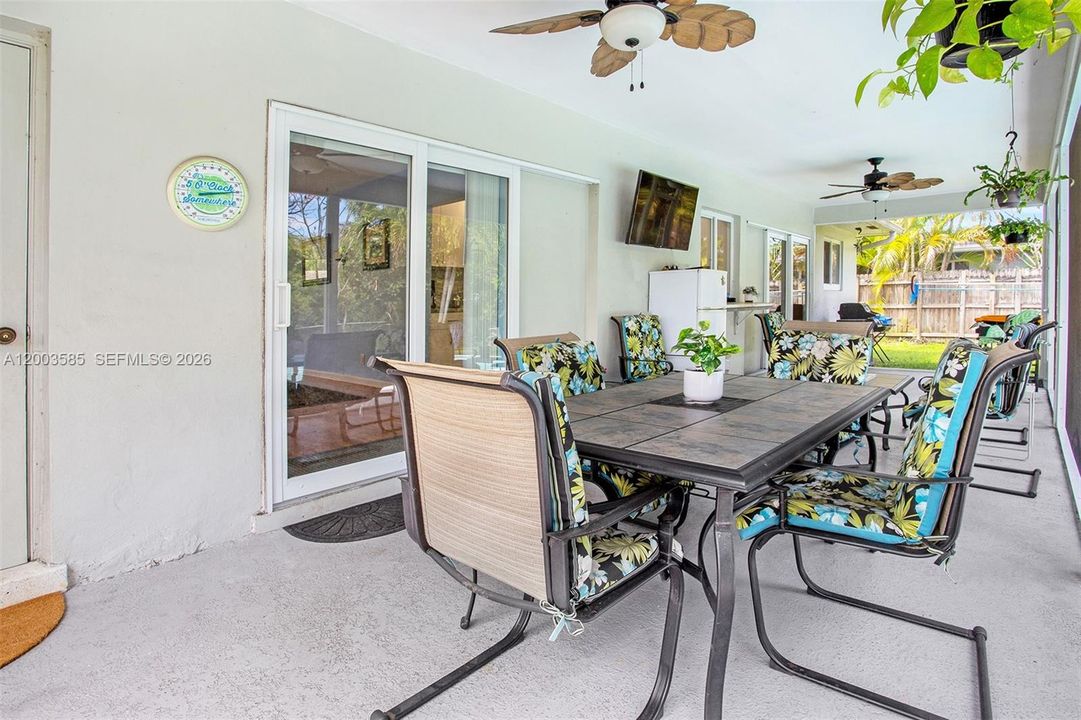 LARGE PATIO WITH CEILING FAN & TV