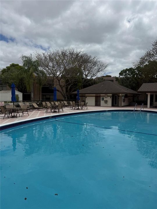 Activo con contrato: $99,999 (1 camas, 1 baños, 627 Pies cuadrados)