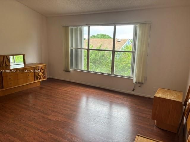 En Renta: $4,400 (4 camas, 2 baños, 2440 Pies cuadrados)