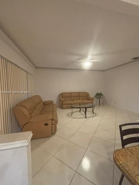 En Renta: $4,400 (4 camas, 2 baños, 2440 Pies cuadrados)