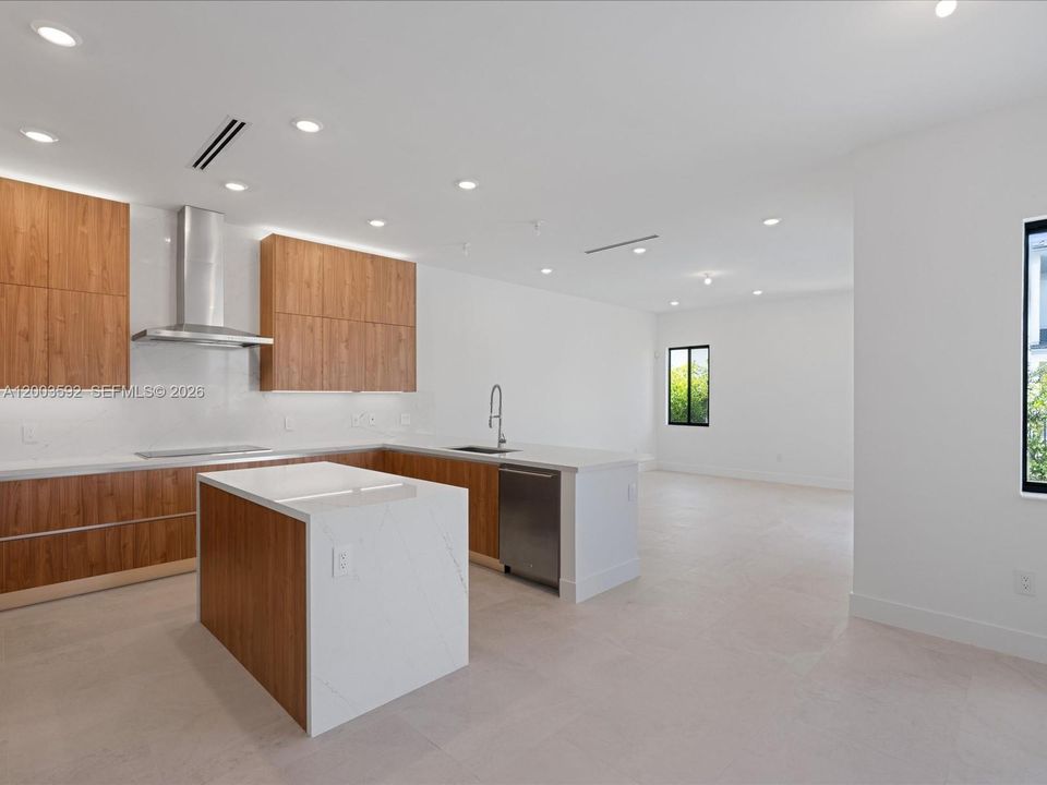 В аренду: $14,950 (5 спален, 4 ванн, 4057 Квадратных фут)
