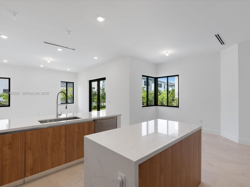 В аренду: $14,950 (5 спален, 4 ванн, 4057 Квадратных фут)