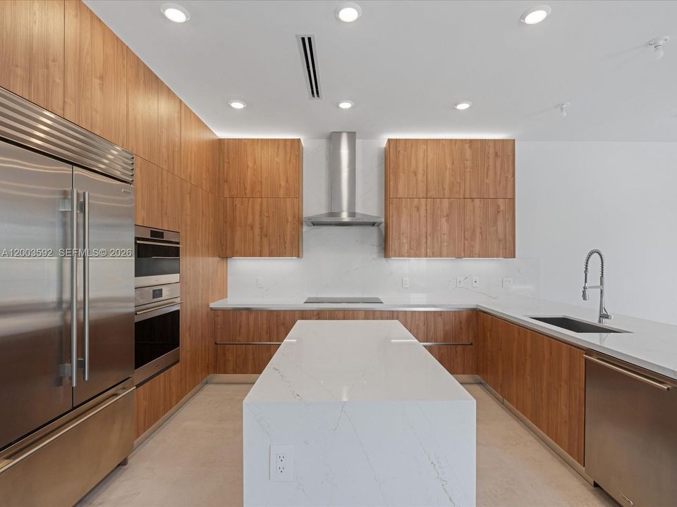 В аренду: $14,950 (5 спален, 4 ванн, 4057 Квадратных фут)