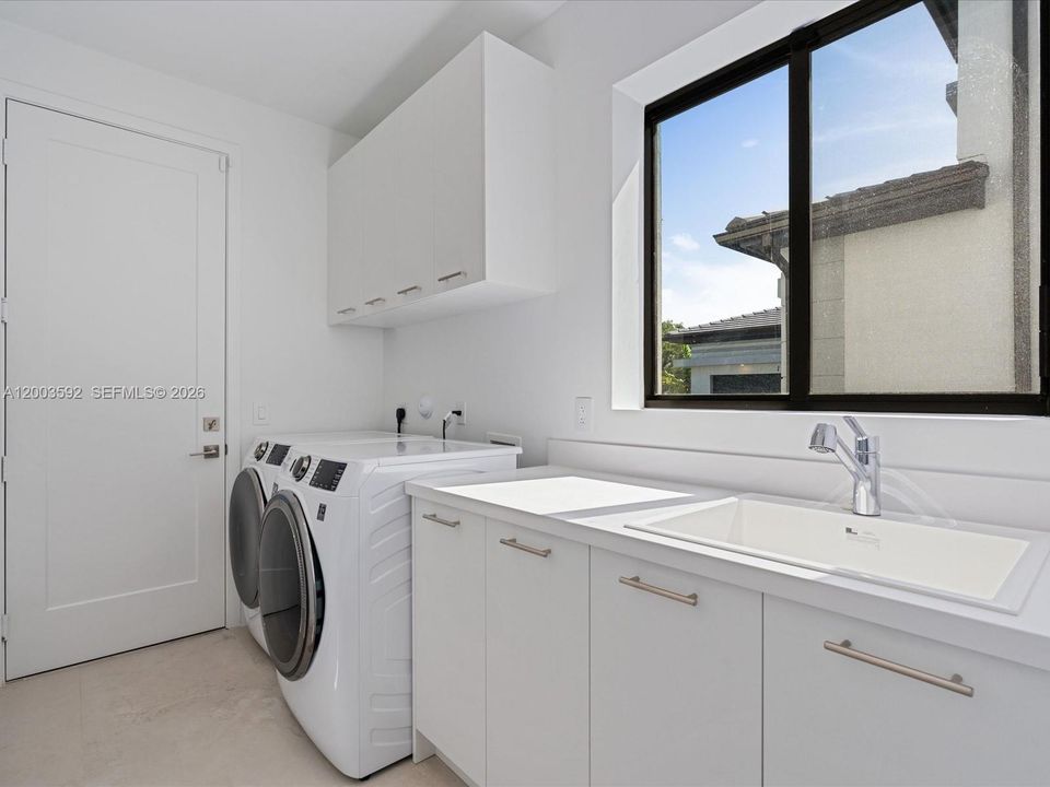 В аренду: $14,950 (5 спален, 4 ванн, 4057 Квадратных фут)