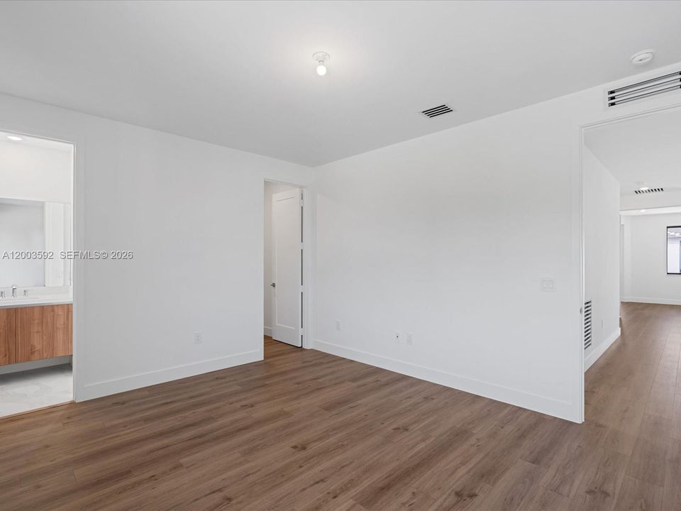 В аренду: $14,950 (5 спален, 4 ванн, 4057 Квадратных фут)