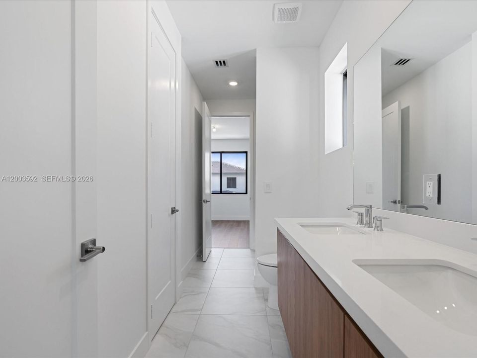 В аренду: $14,950 (5 спален, 4 ванн, 4057 Квадратных фут)