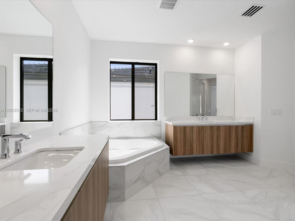 В аренду: $14,950 (5 спален, 4 ванн, 4057 Квадратных фут)