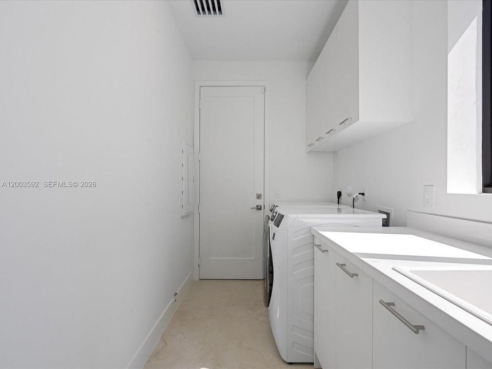 В аренду: $14,950 (5 спален, 4 ванн, 4057 Квадратных фут)