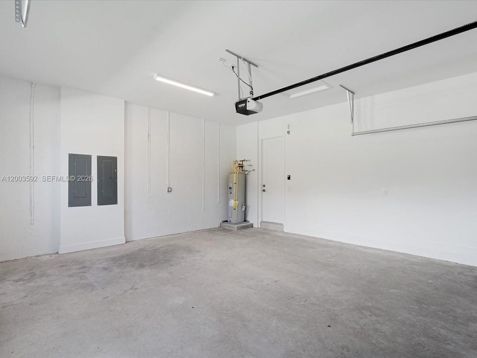 В аренду: $14,950 (5 спален, 4 ванн, 4057 Квадратных фут)