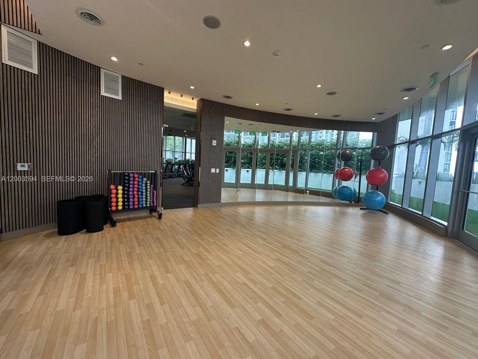 Activo con contrato: $10,500 (4 camas, 3 baños, 0 Pies cuadrados)