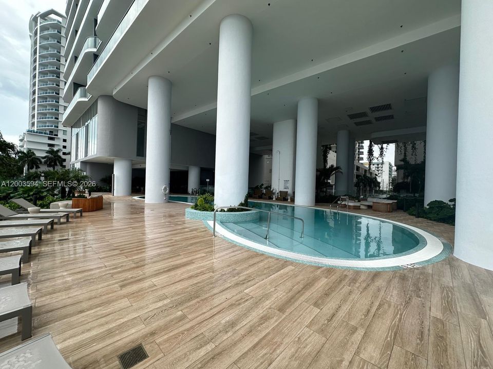Activo con contrato: $10,500 (4 camas, 3 baños, 0 Pies cuadrados)