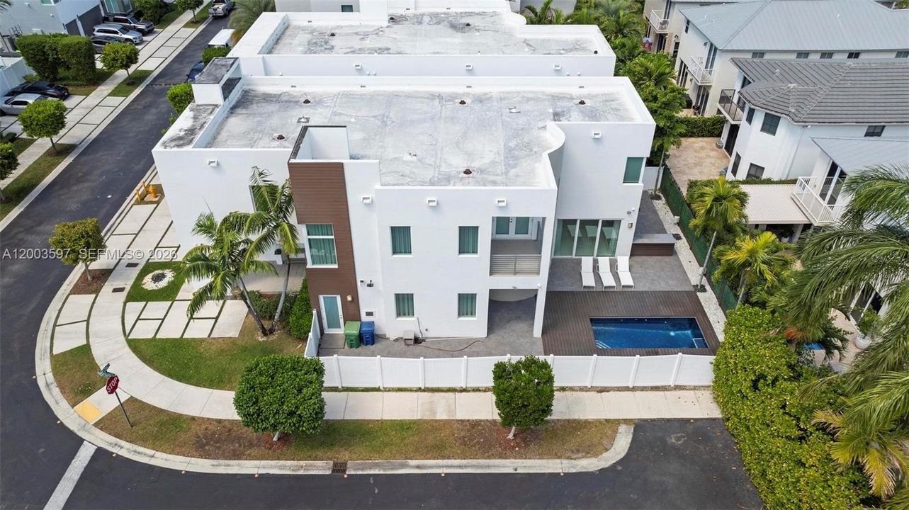 На продажу: $2,365,000 (5 спален, 4 ванн, 3537 Квадратных фут)