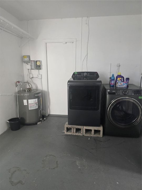 Activo con contrato: $480,000 (4 camas, 2 baños, 1630 Pies cuadrados)