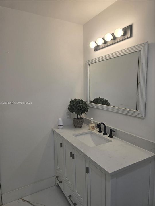Activo con contrato: $480,000 (4 camas, 2 baños, 1630 Pies cuadrados)