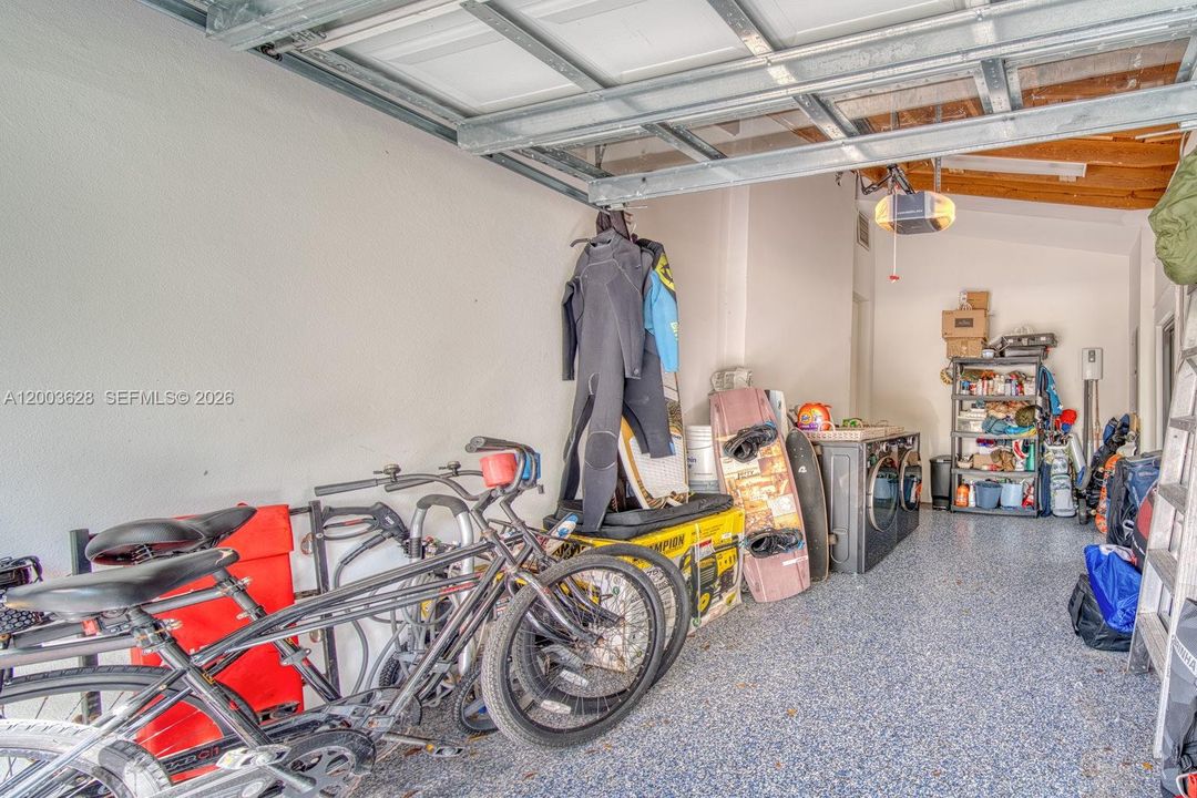 Activo con contrato: $9,250 (3 camas, 2 baños, 1830 Pies cuadrados)