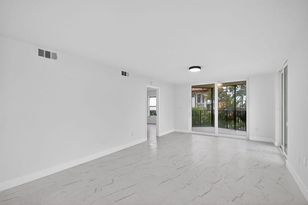 Dinning / Living room 2