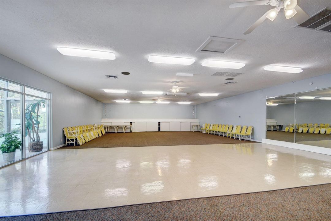 Club House Salon