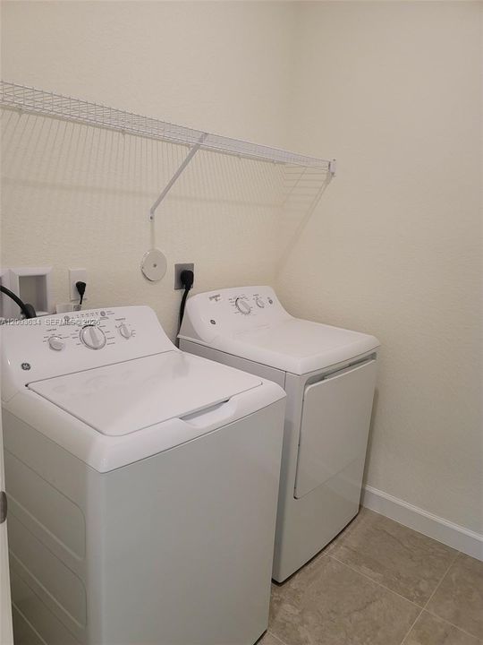 For Rent: $2,600 (3 beds, 3 baths, 1815 Square Feet)