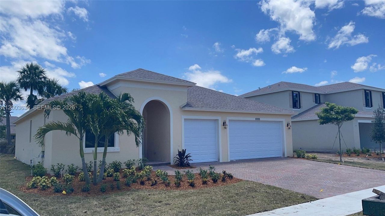 For Rent: $2,600 (3 beds, 3 baths, 1815 Square Feet)