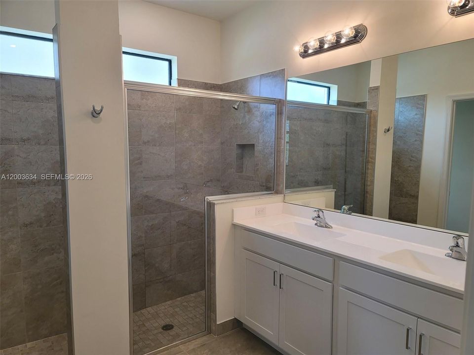 For Rent: $2,600 (3 beds, 3 baths, 1815 Square Feet)