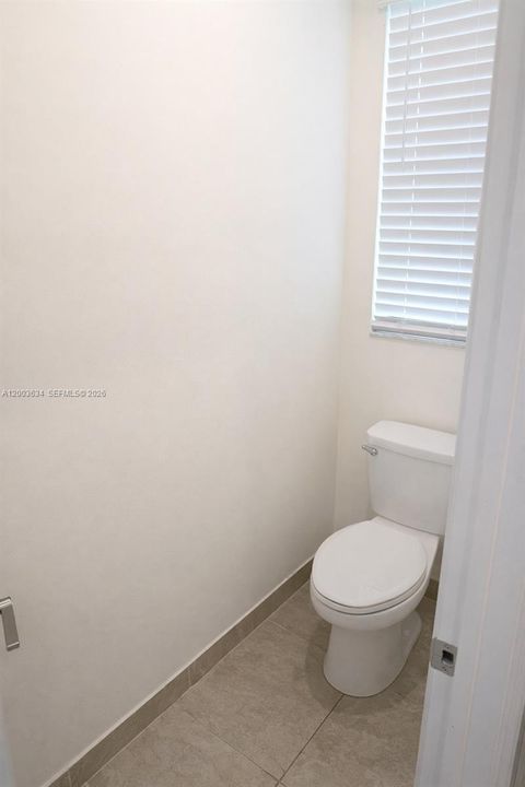 For Rent: $2,600 (3 beds, 3 baths, 1815 Square Feet)