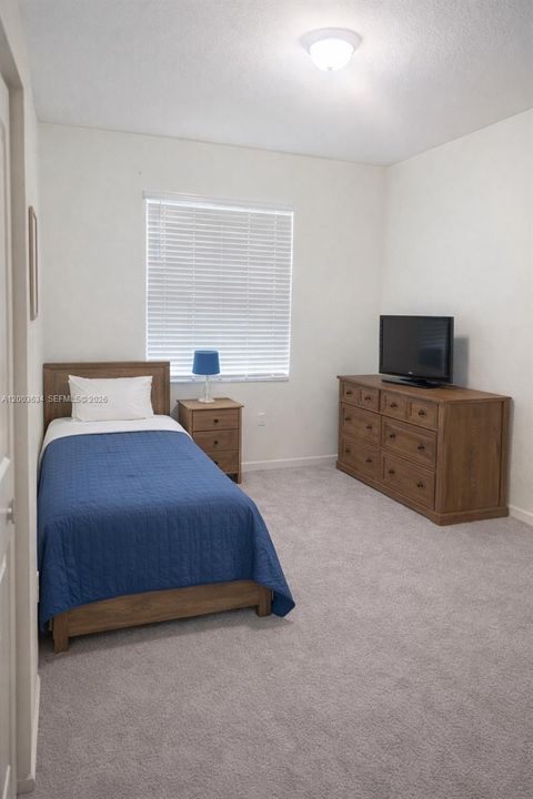 For Rent: $2,600 (3 beds, 3 baths, 1815 Square Feet)