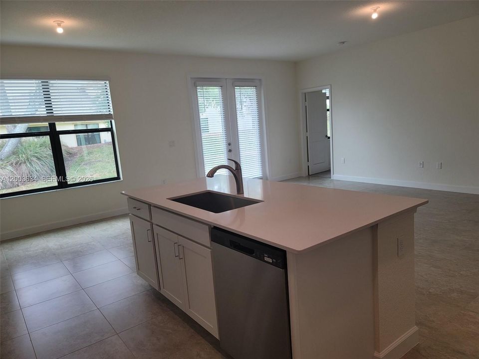 For Rent: $2,600 (3 beds, 3 baths, 1815 Square Feet)