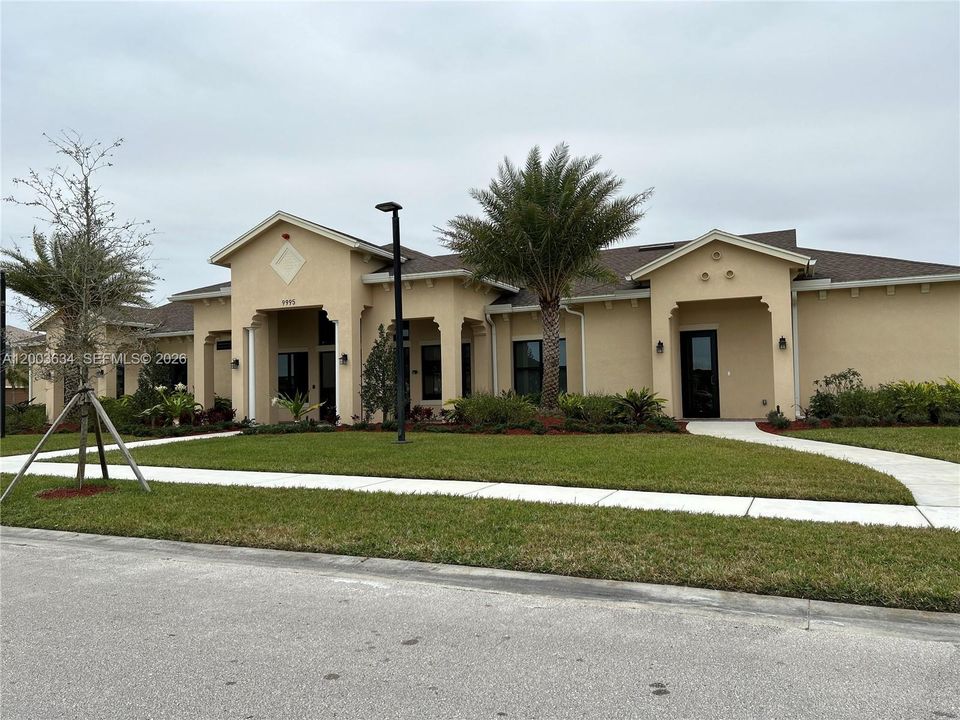For Rent: $2,600 (3 beds, 3 baths, 1815 Square Feet)