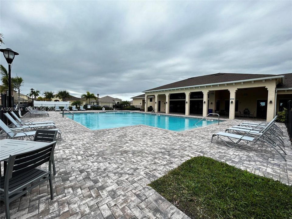 For Rent: $2,600 (3 beds, 3 baths, 1815 Square Feet)
