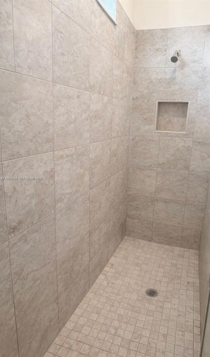 For Rent: $2,600 (3 beds, 3 baths, 1815 Square Feet)