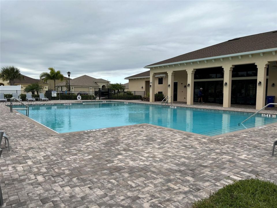 For Rent: $2,600 (3 beds, 3 baths, 1815 Square Feet)