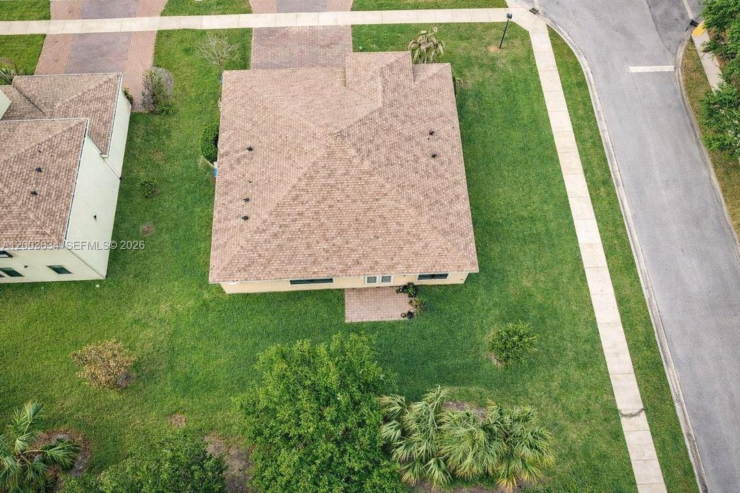 For Rent: $2,600 (3 beds, 3 baths, 1815 Square Feet)