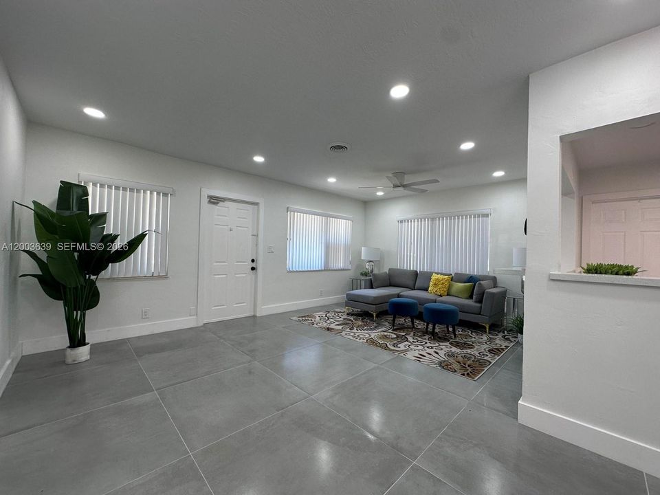 Activo con contrato: $349,900 (3 camas, 2 baños, 1240 Pies cuadrados)
