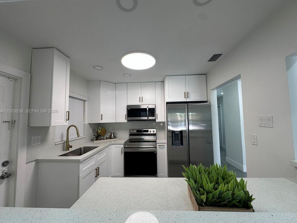 Activo con contrato: $349,900 (3 camas, 2 baños, 1240 Pies cuadrados)