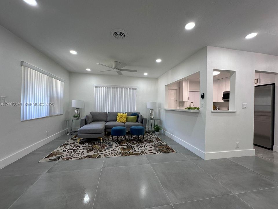 Activo con contrato: $349,900 (3 camas, 2 baños, 1240 Pies cuadrados)