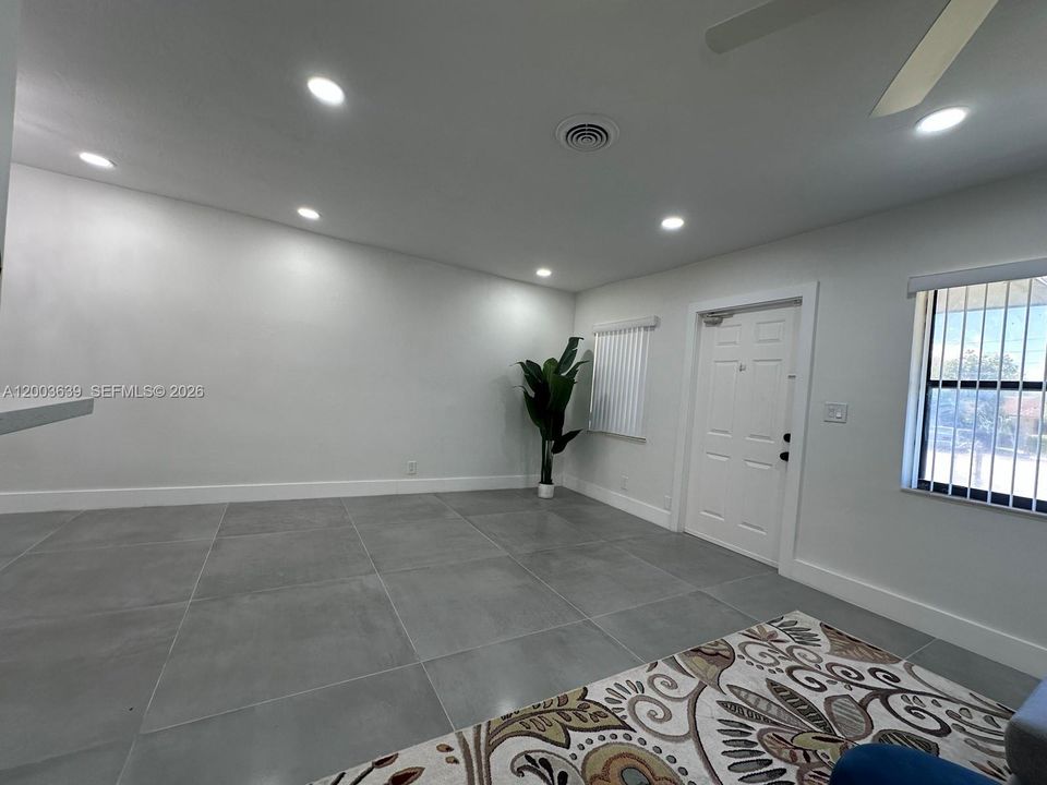 Activo con contrato: $349,900 (3 camas, 2 baños, 1240 Pies cuadrados)