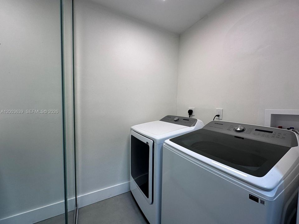 Activo con contrato: $349,900 (3 camas, 2 baños, 1240 Pies cuadrados)