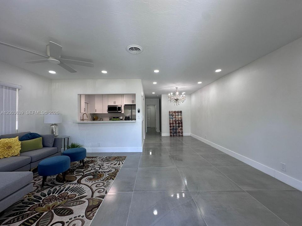 Activo con contrato: $349,900 (3 camas, 2 baños, 1240 Pies cuadrados)