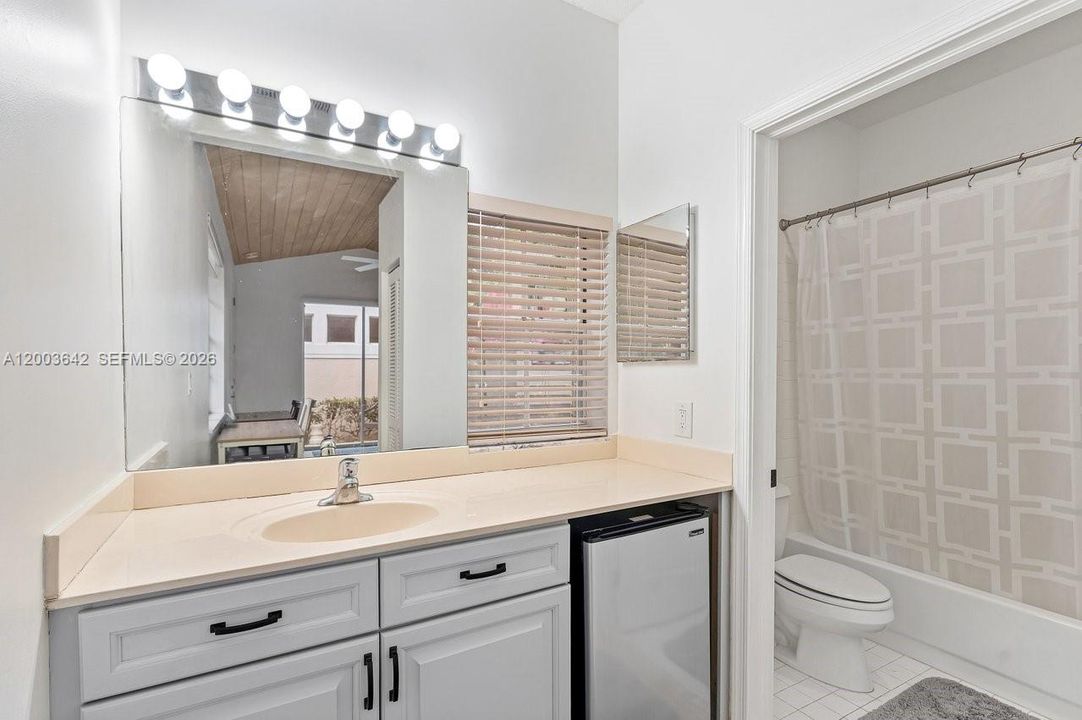 Active With Contract: $1,025,000 (4 beds, 4 baths, 2382 Square Feet)