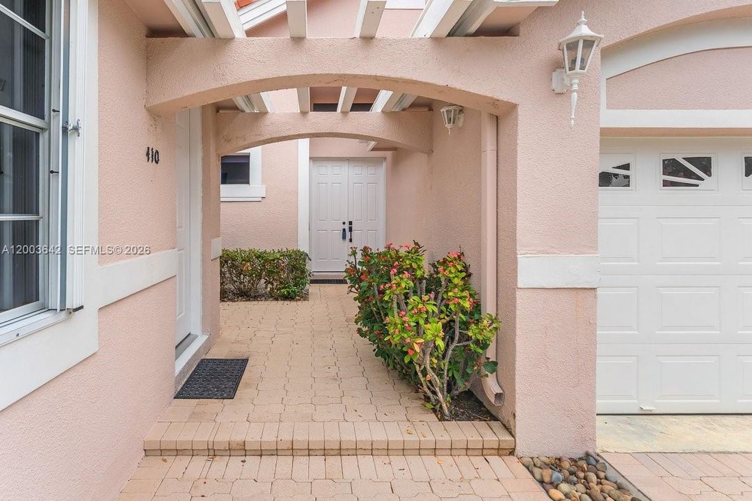 Active With Contract: $1,025,000 (4 beds, 4 baths, 2382 Square Feet)