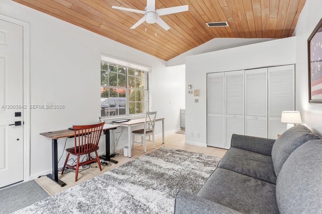 Active With Contract: $1,025,000 (4 beds, 4 baths, 2382 Square Feet)