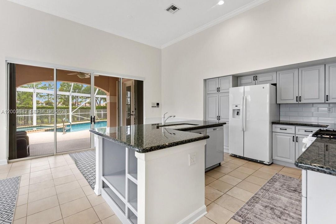 Active With Contract: $1,025,000 (4 beds, 4 baths, 2382 Square Feet)