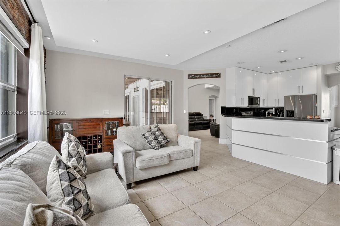 For Sale: $940,000 (5 beds, 3 baths, 2678 Square Feet)