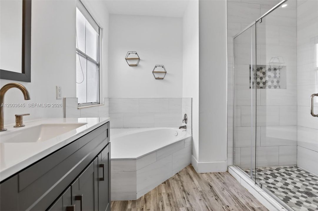 For Sale: $940,000 (5 beds, 3 baths, 2678 Square Feet)