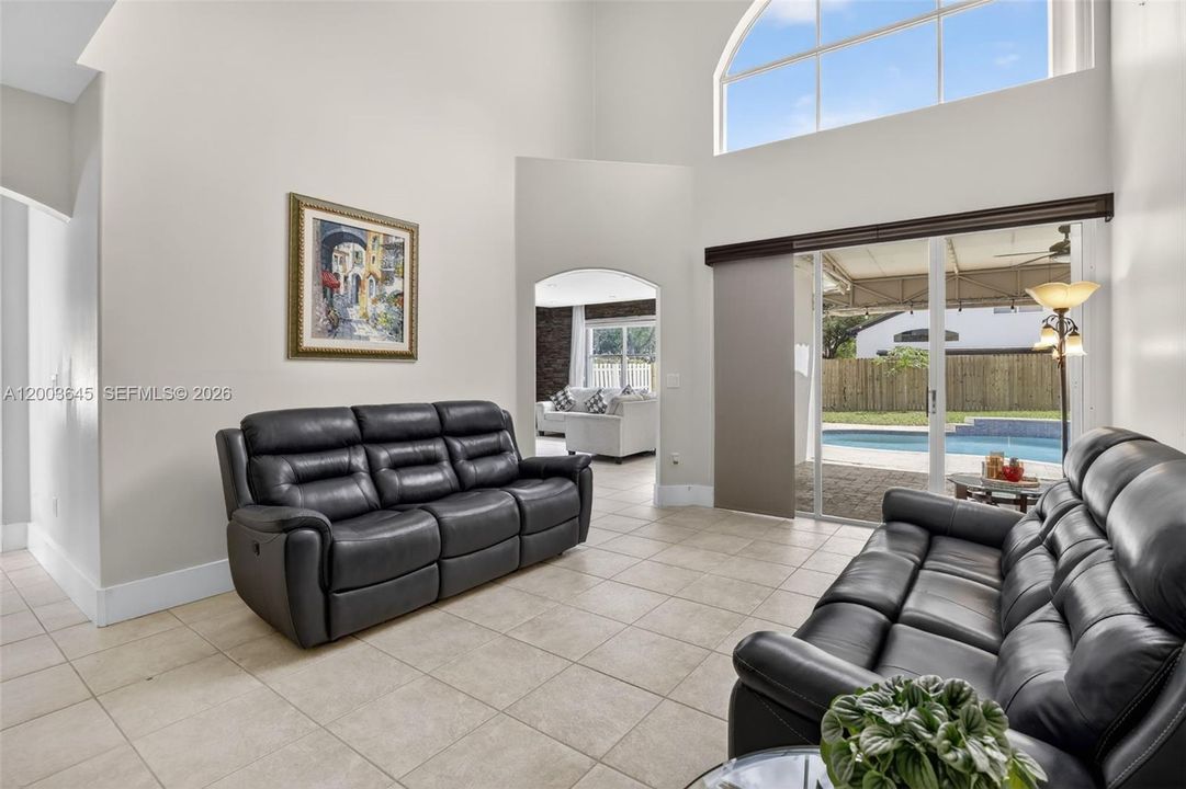 For Sale: $940,000 (5 beds, 3 baths, 2678 Square Feet)