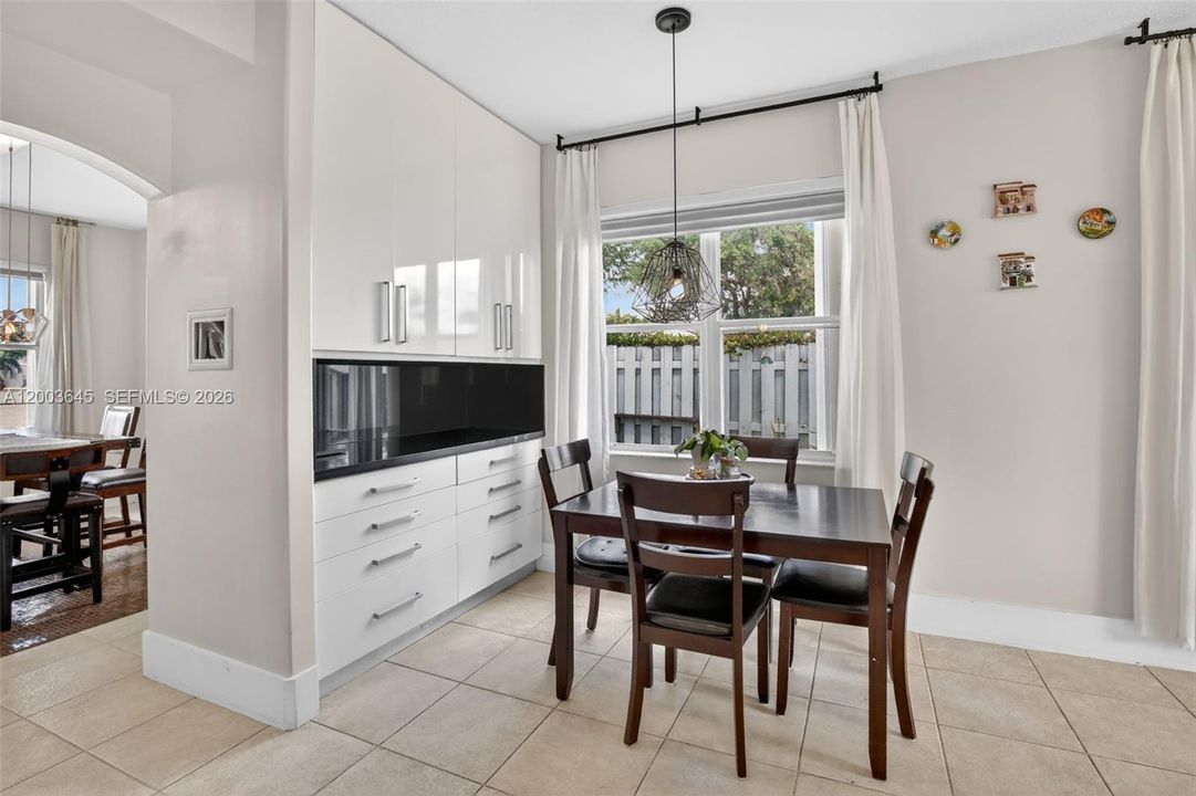 For Sale: $940,000 (5 beds, 3 baths, 2678 Square Feet)