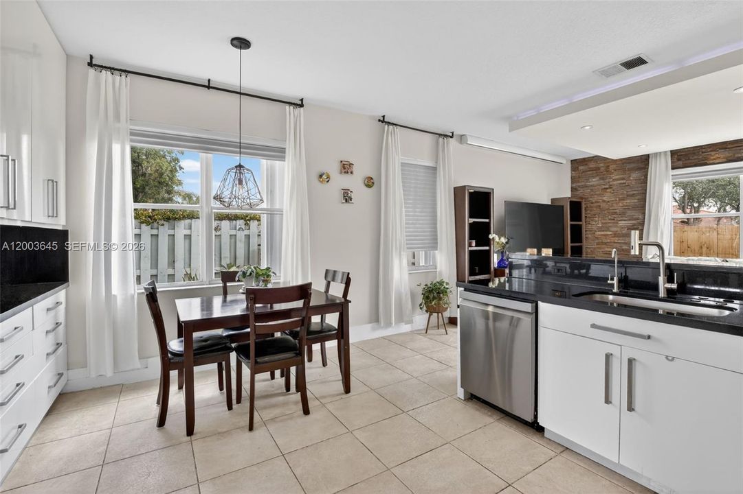 For Sale: $940,000 (5 beds, 3 baths, 2678 Square Feet)