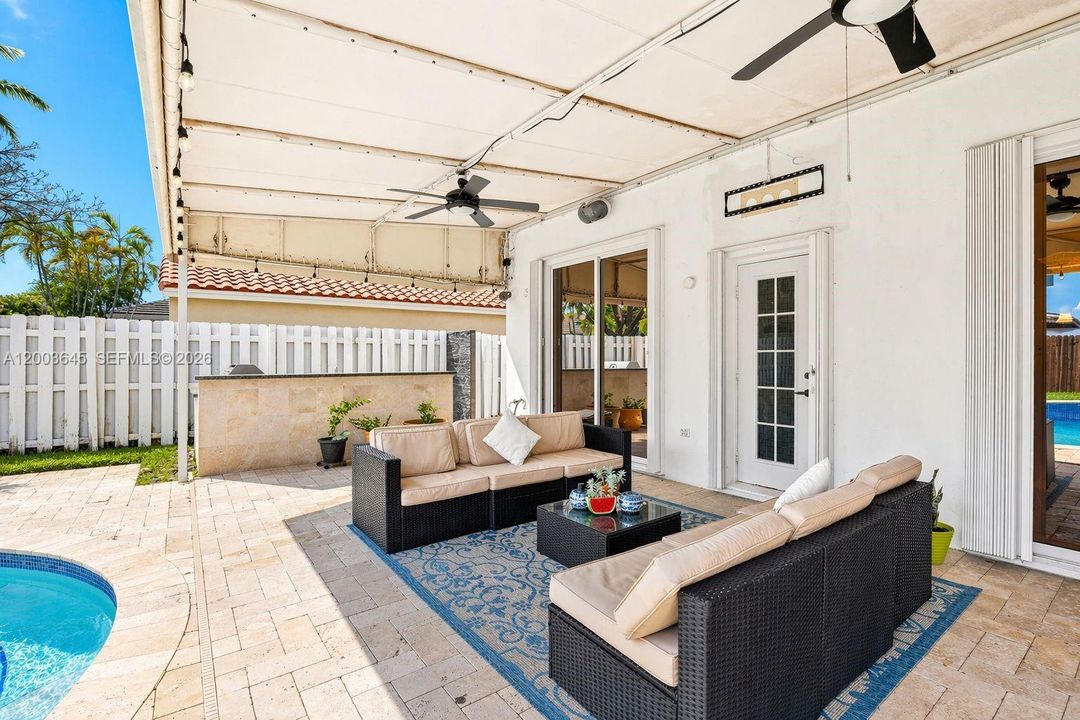 For Sale: $940,000 (5 beds, 3 baths, 2678 Square Feet)