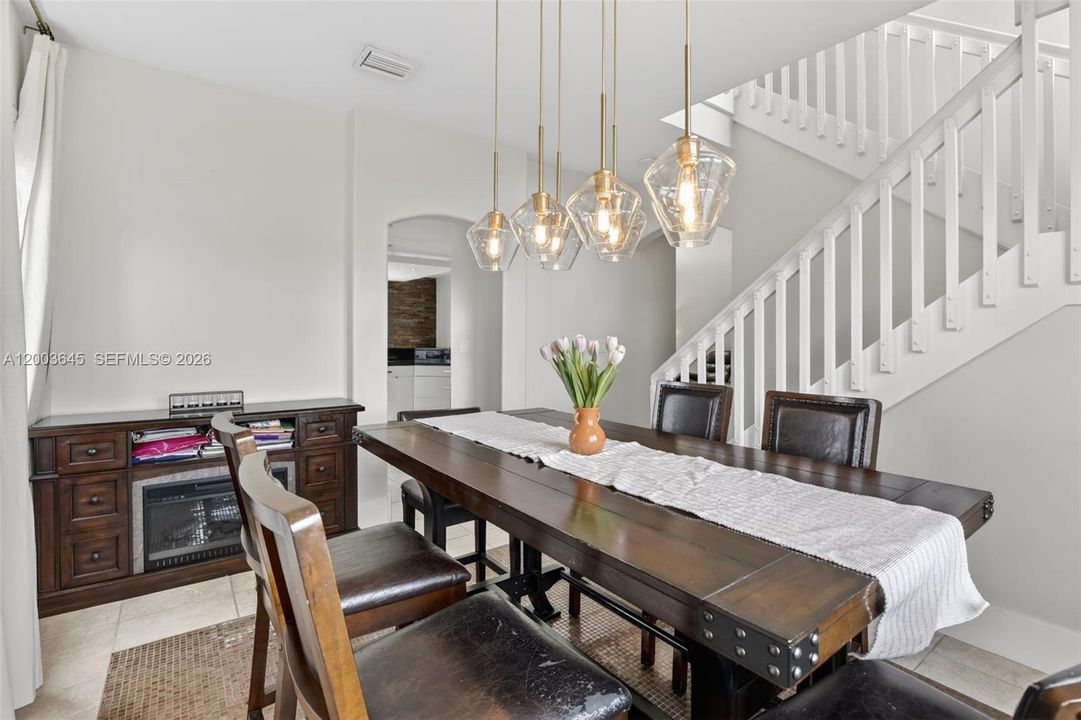 For Sale: $940,000 (5 beds, 3 baths, 2678 Square Feet)
